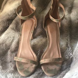 Joie Abbot Camo Sandal Heel